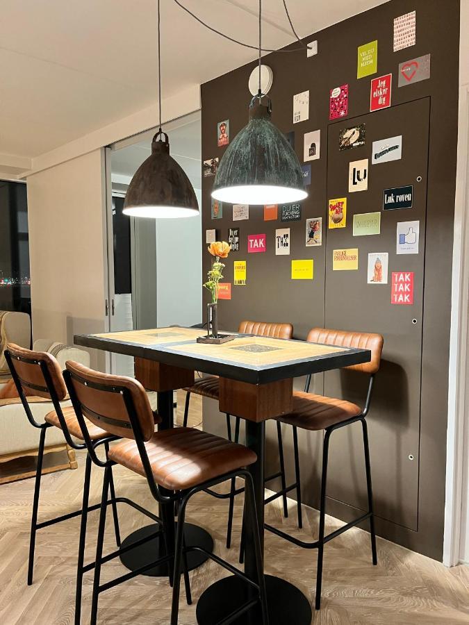 Lejlighed Directly To Seafront Of Bassin 7 With Big Balcony And Free Parking Århus
