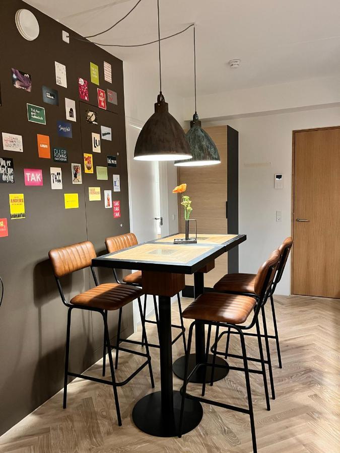 Lejlighed Directly To Seafront Of Bassin 7 With Big Balcony And Free Parking *