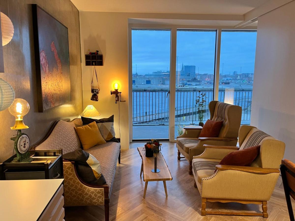 Lejlighed Directly To Seafront Of Bassin 7 With Big Balcony And Free Parking Århus
