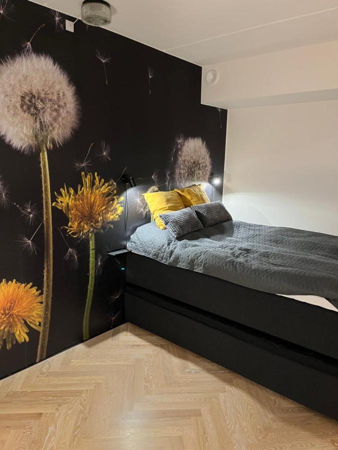 Lejlighed Directly To Seafront Of Bassin 7 With Big Balcony And Free Parking