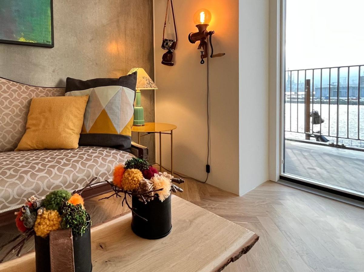 Lejlighed Directly To Seafront Of Bassin 7 With Big Balcony And Free Parking *