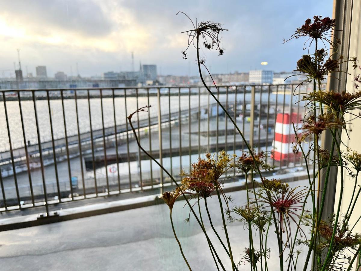 Directly To Seafront Of Bassin 7 With Big Balcony And Free Parking Lejlighed Århus