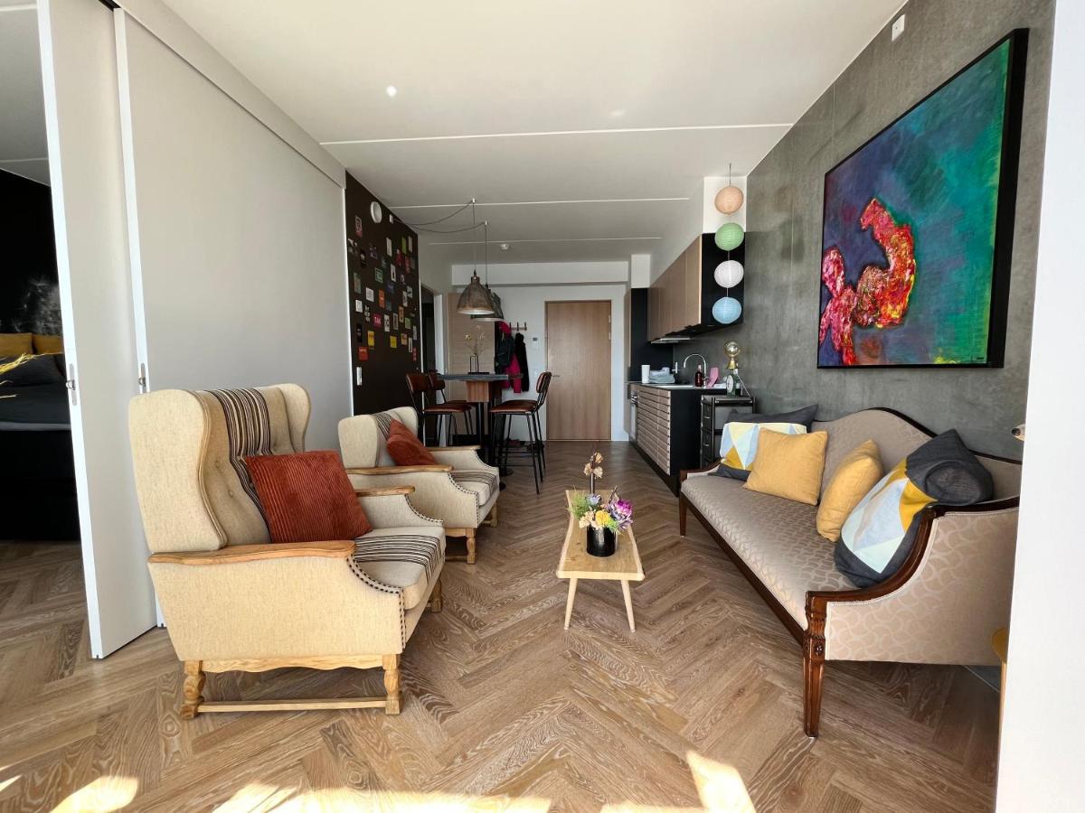 Directly To Seafront Of Bassin 7 With Big Balcony And Free Parking