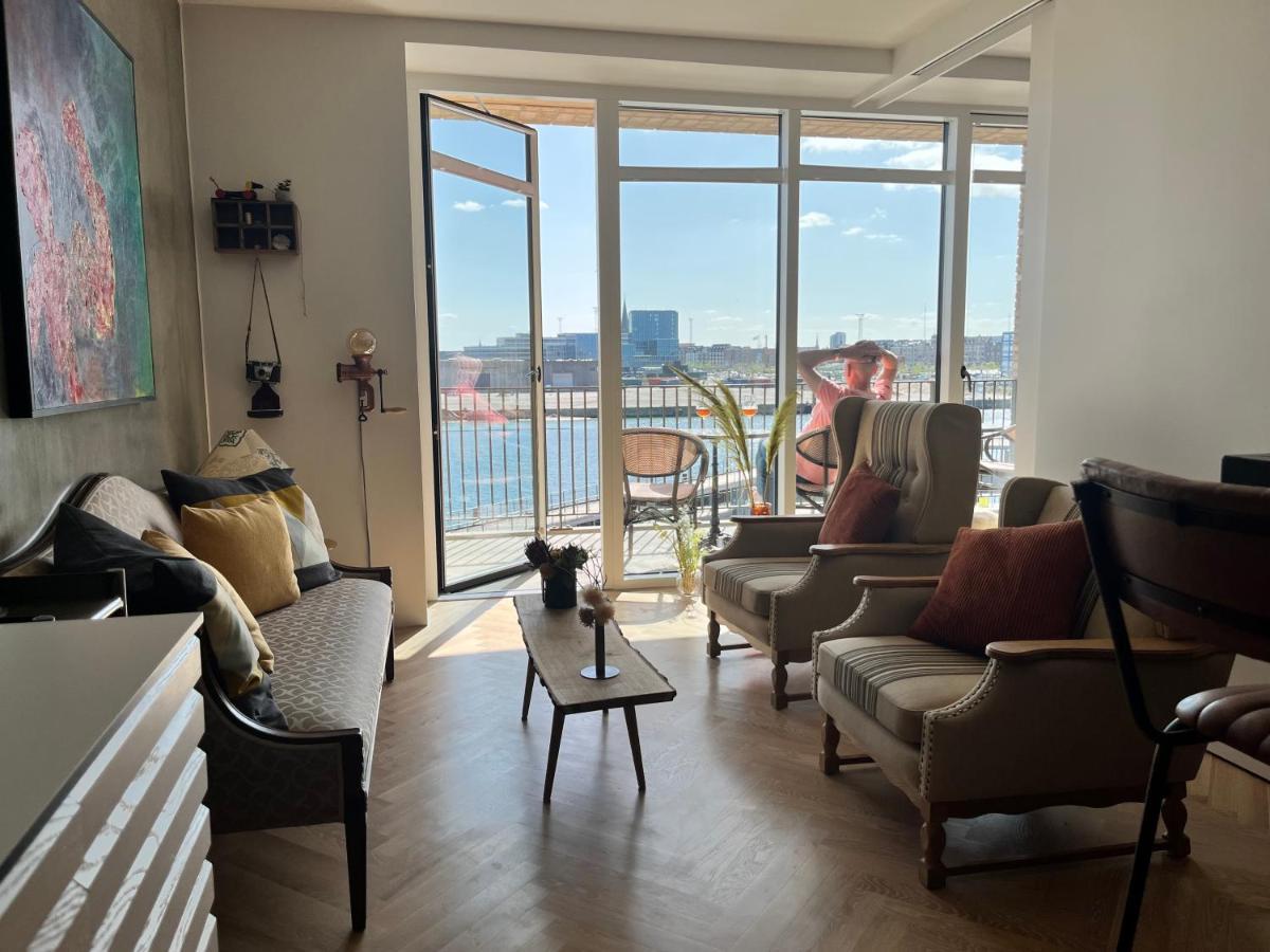 Directly To Seafront Of Bassin 7 With Big Balcony And Free Parking *