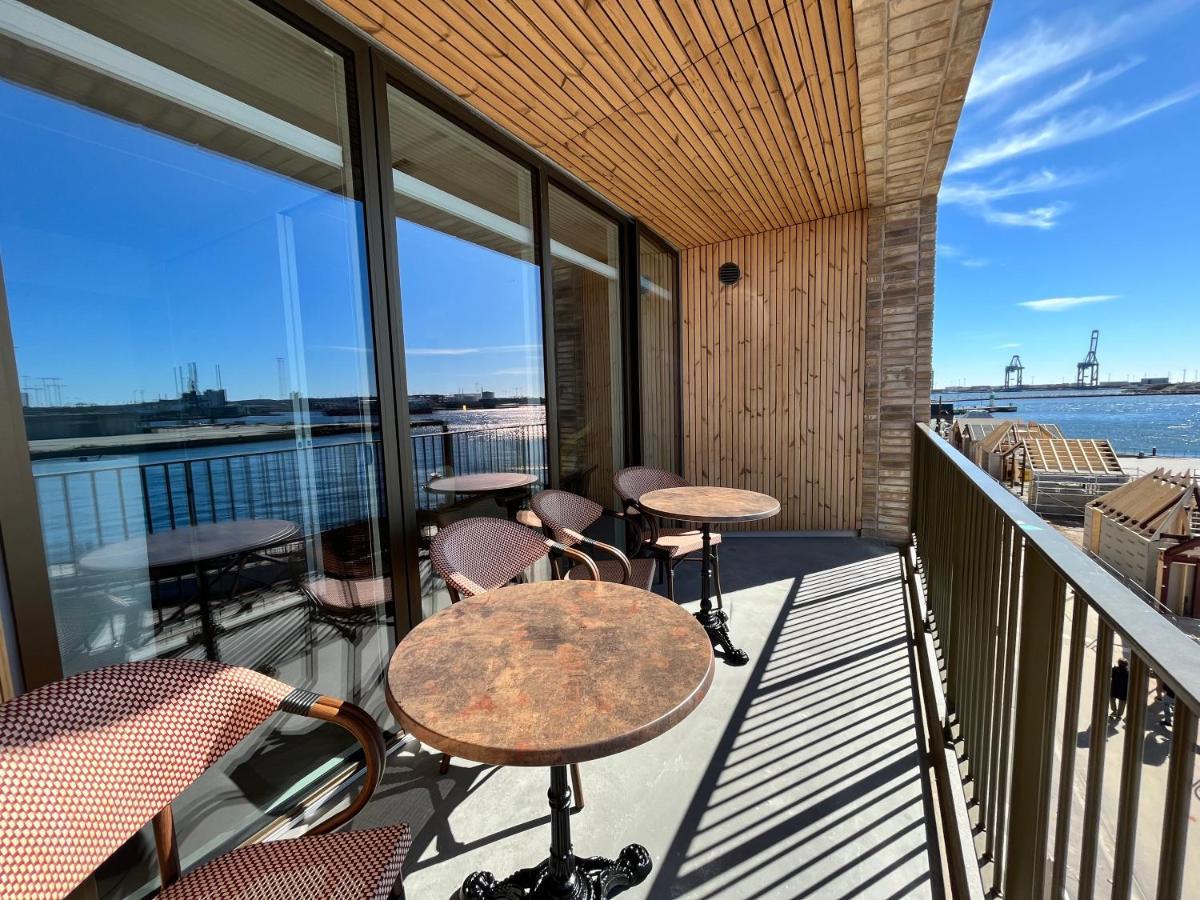 Lejlighed Directly To Seafront Of Bassin 7 With Big Balcony And Free Parking Århus